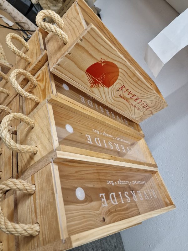 Besteckkästen des Riverside Restaurants in Bingen